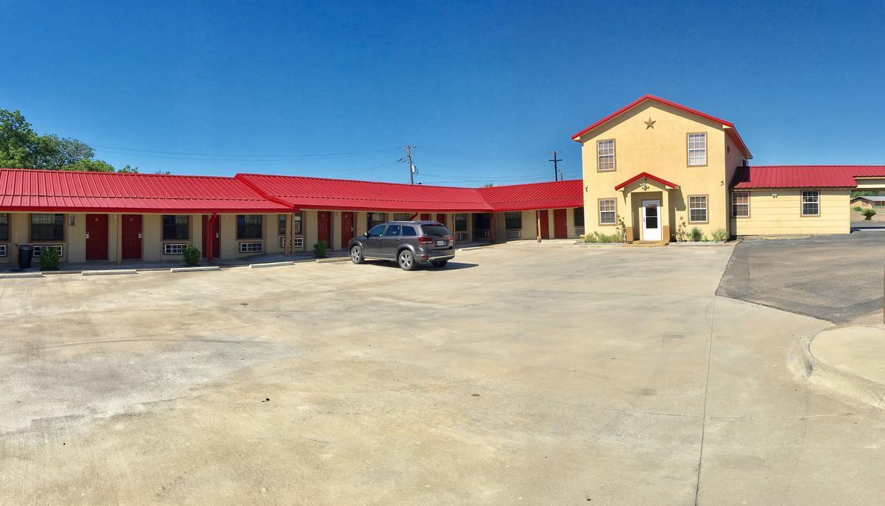 Budget Inn Hallettsville Exterior photo